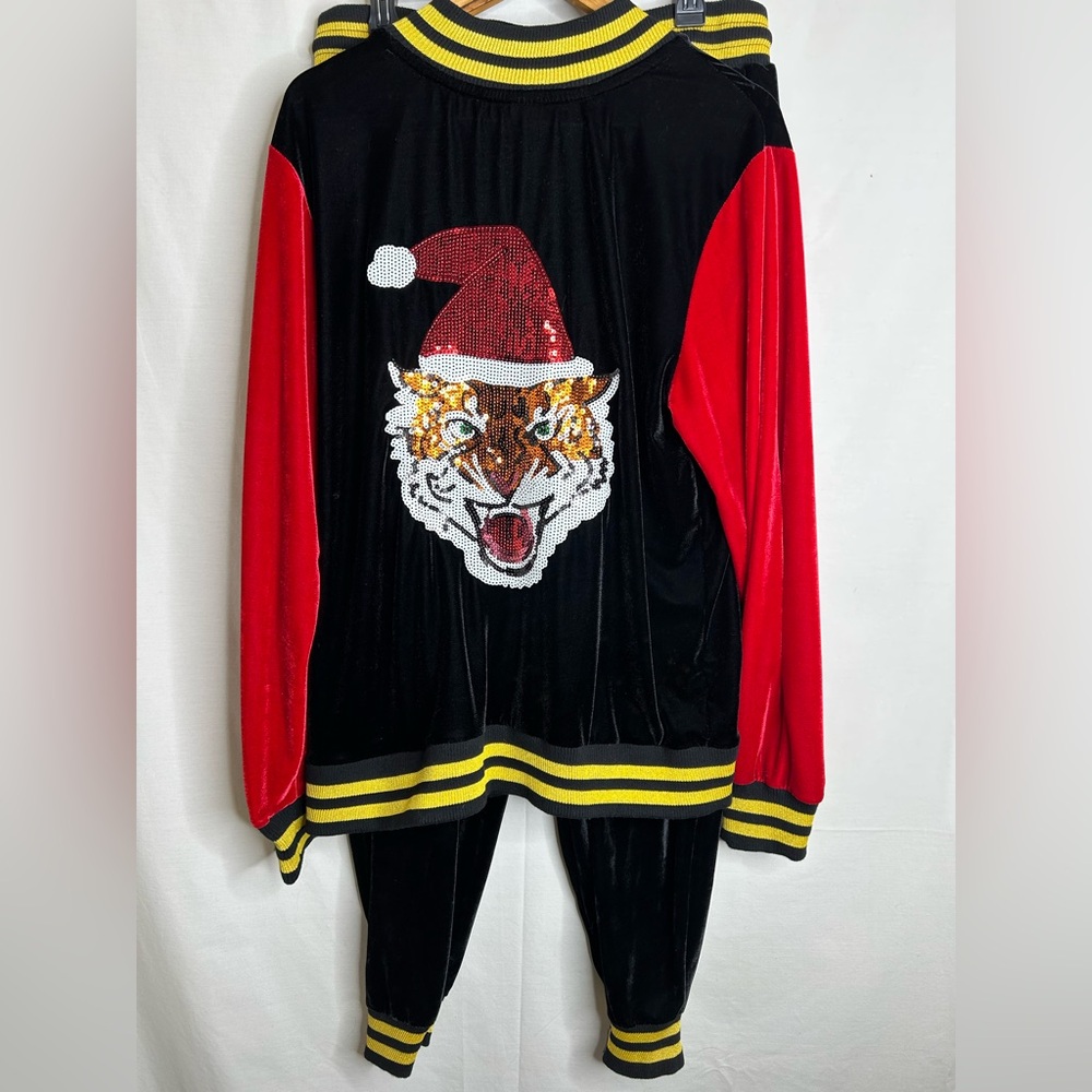 Holiday Time Festive Sequin Tiger Santa Velvet Tracksuit Size Medium